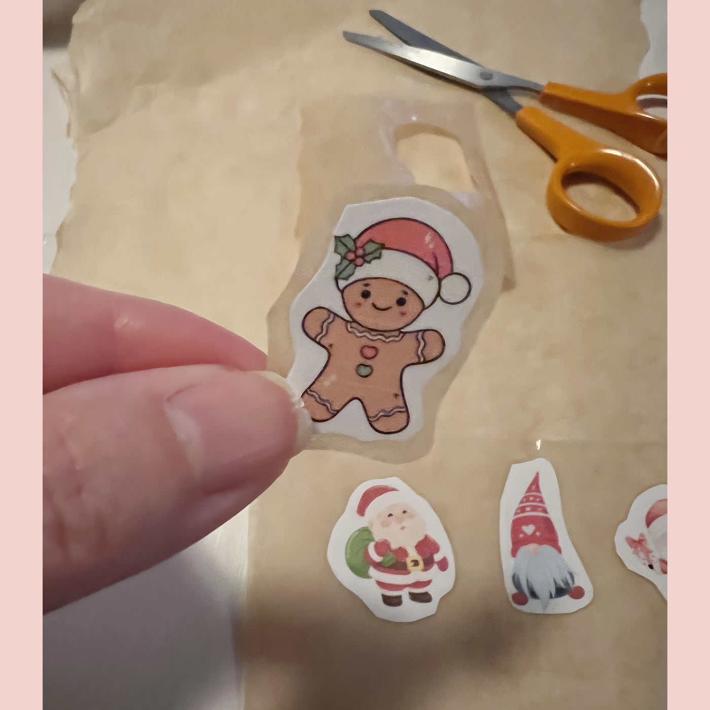 Jouluisia värityskuvia